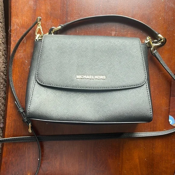 Michael Kors | Bags | Michael Koran Medium Pursecrossbody  display picture 2